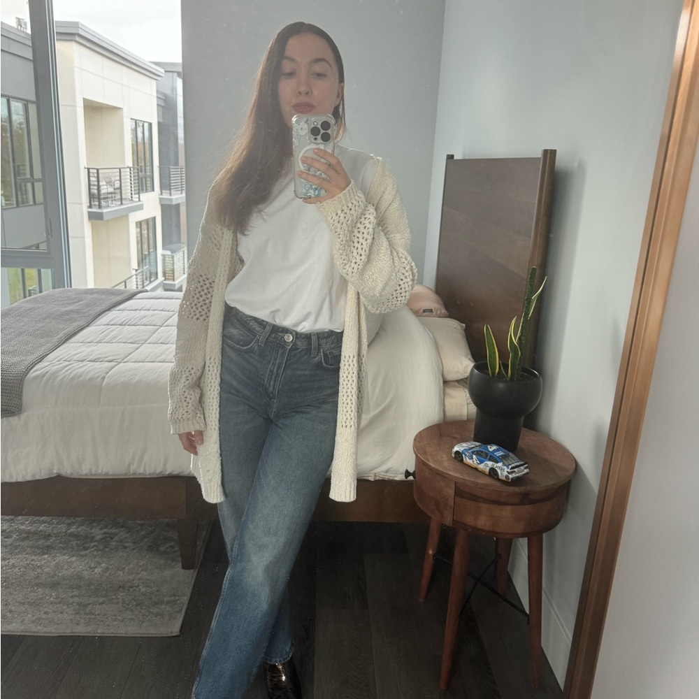 ✨Alya White Cardigan✨